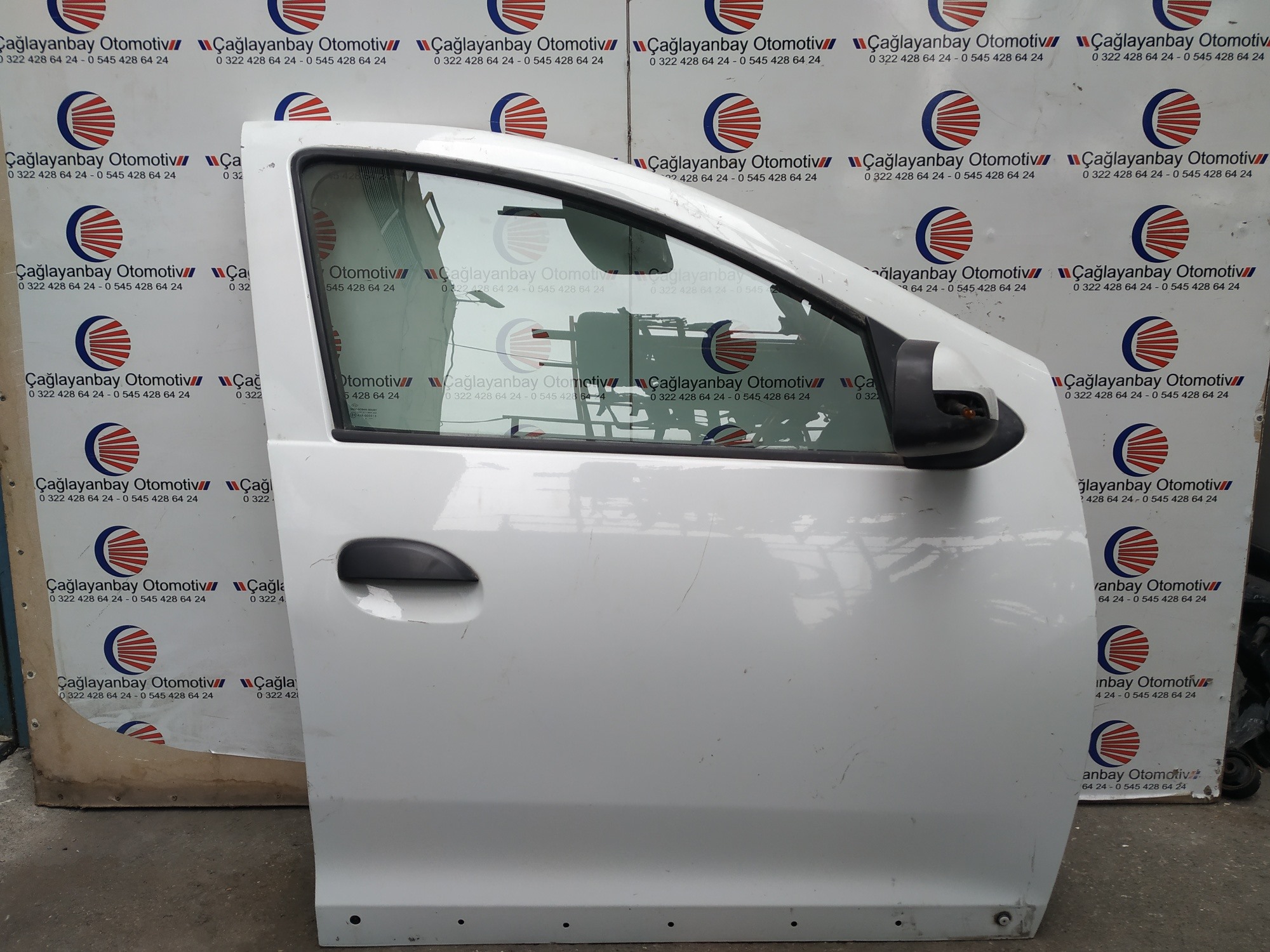 Renault Clio sembol sağ ön kapı